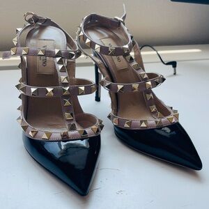 Valentino Rockstud Pumps - 6.5 Black and Tan